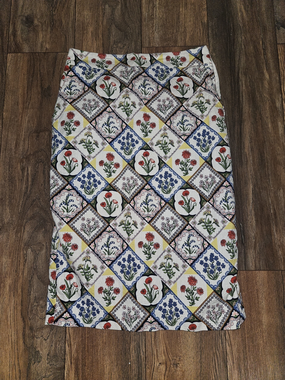 Boden Floral Tile Pencil Skirt - White with Red, Blue, Green, Yellow